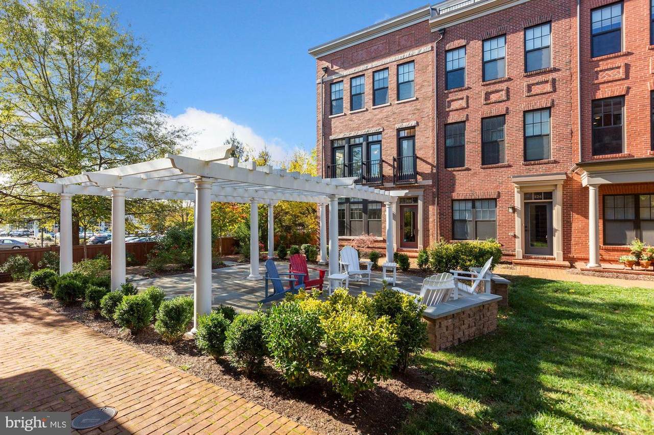 426 Ironsides Square - Photo 1