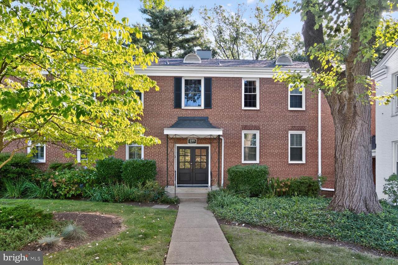 627 Azalea Drive - Photo 1