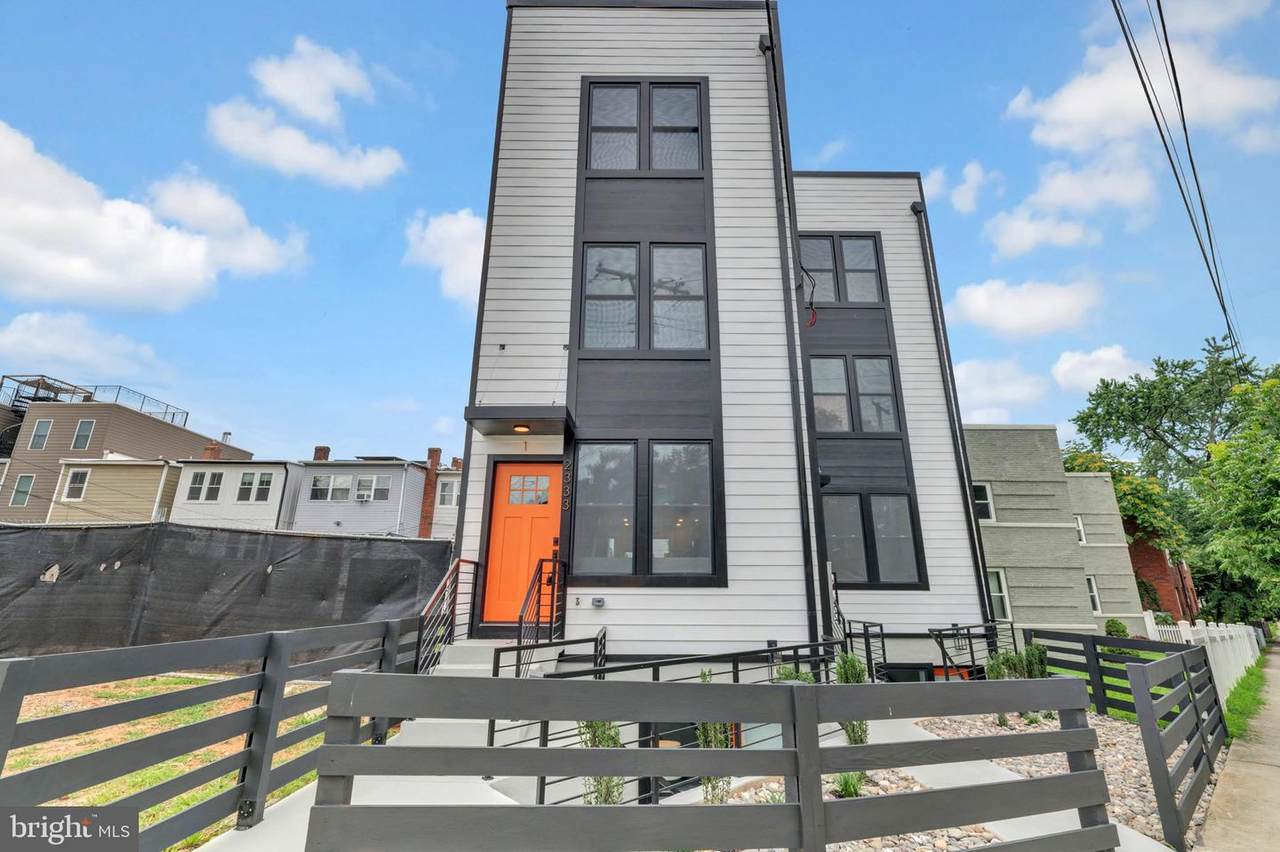 2333 Fairlawn Avenue - Photo 1