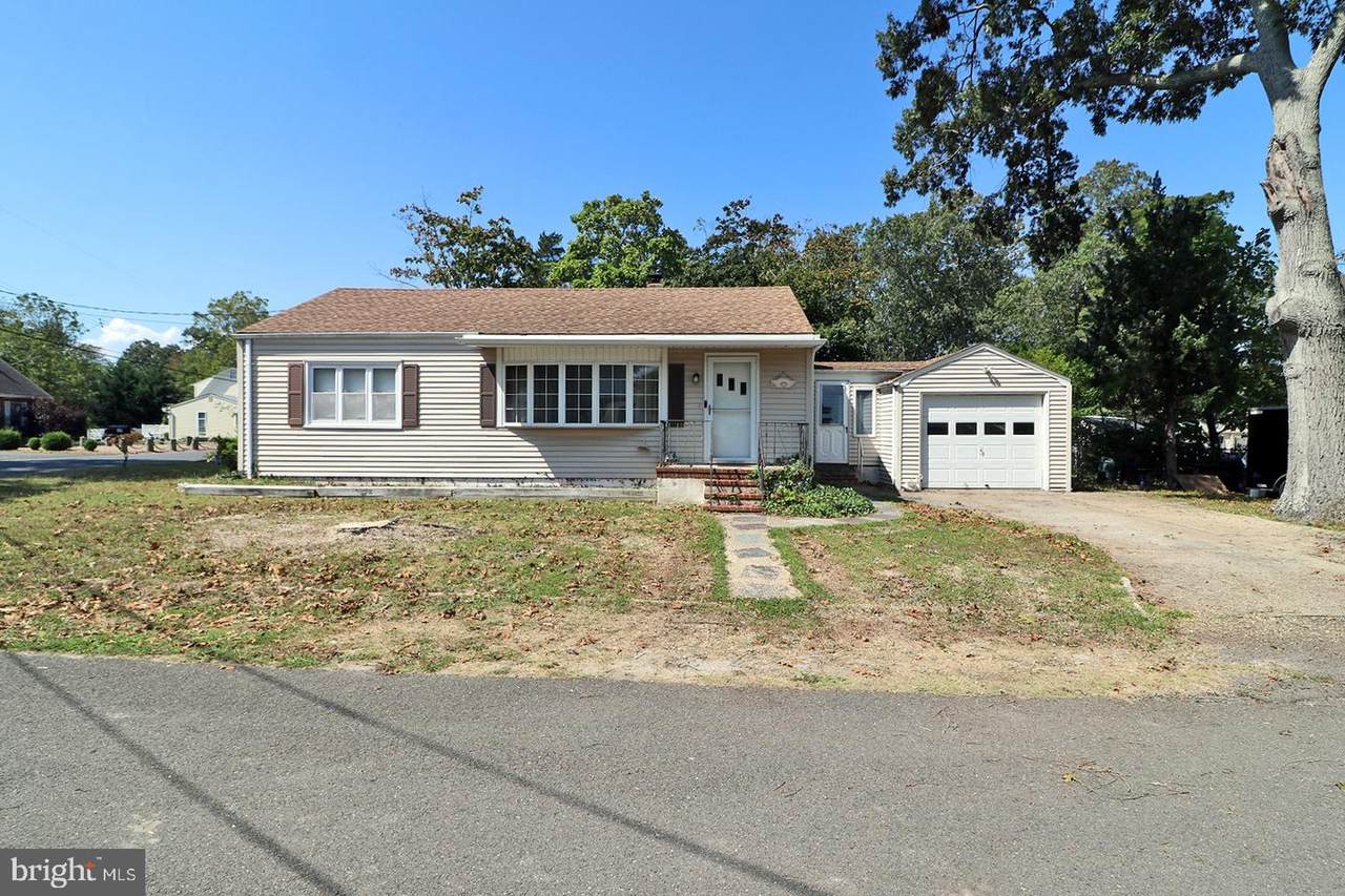 17 Pennsylvania Avenue - Photo 1