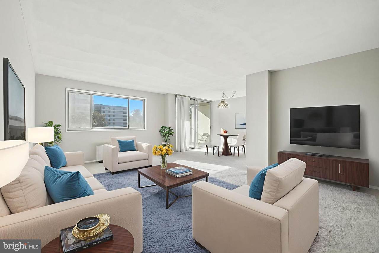 2059 Huntington Avenue - Photo 1