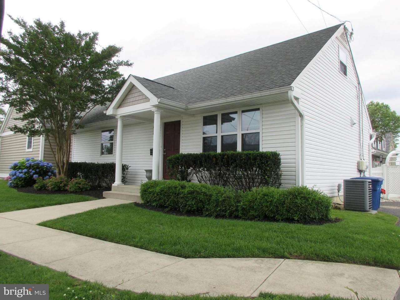 10 Stiles Ave - Photo 1