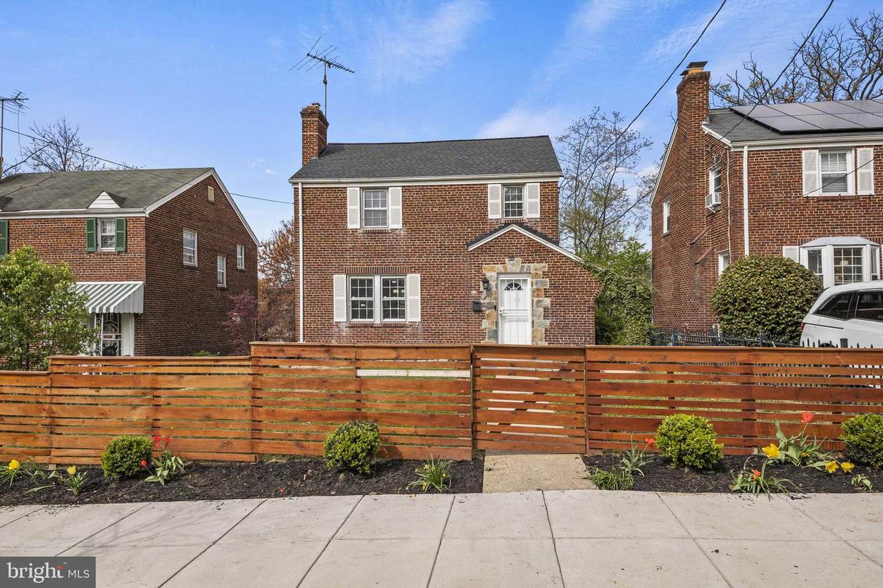 1807 41ST Place - Photo 1