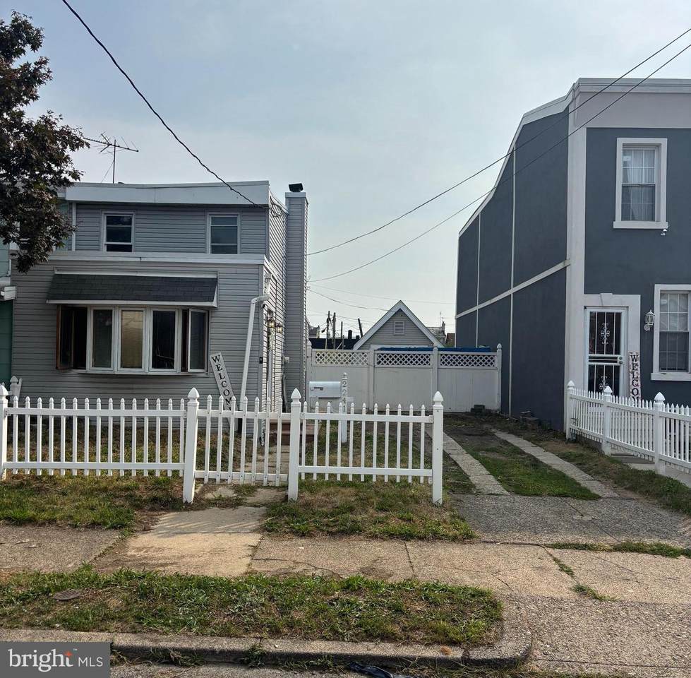 2241-43 Pratt Street - Photo 1