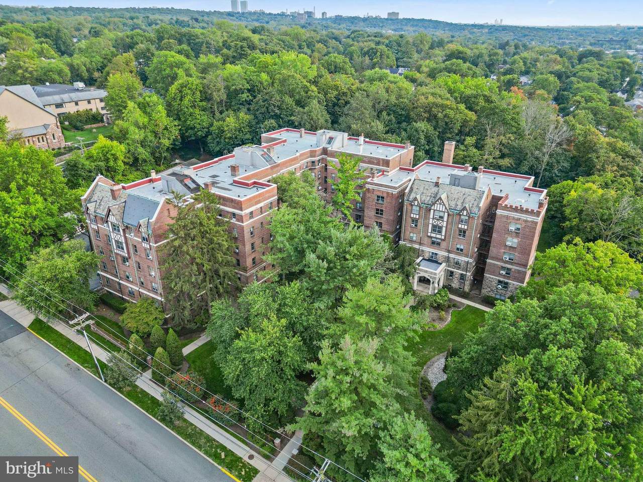 100 Palisade Avenue - Photo 1