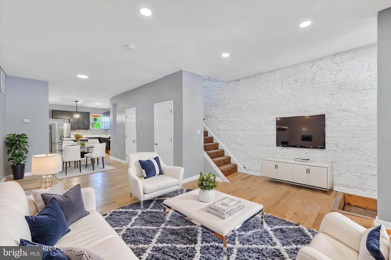 327 24TH Street - Photo 1