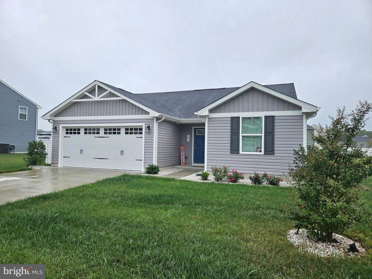 131 Mariners Way - Photo 1