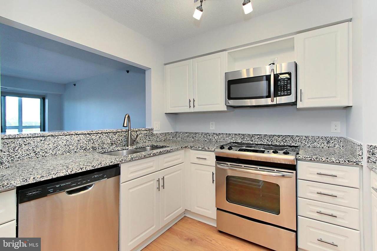 2121 Jamieson Avenue - Photo 1