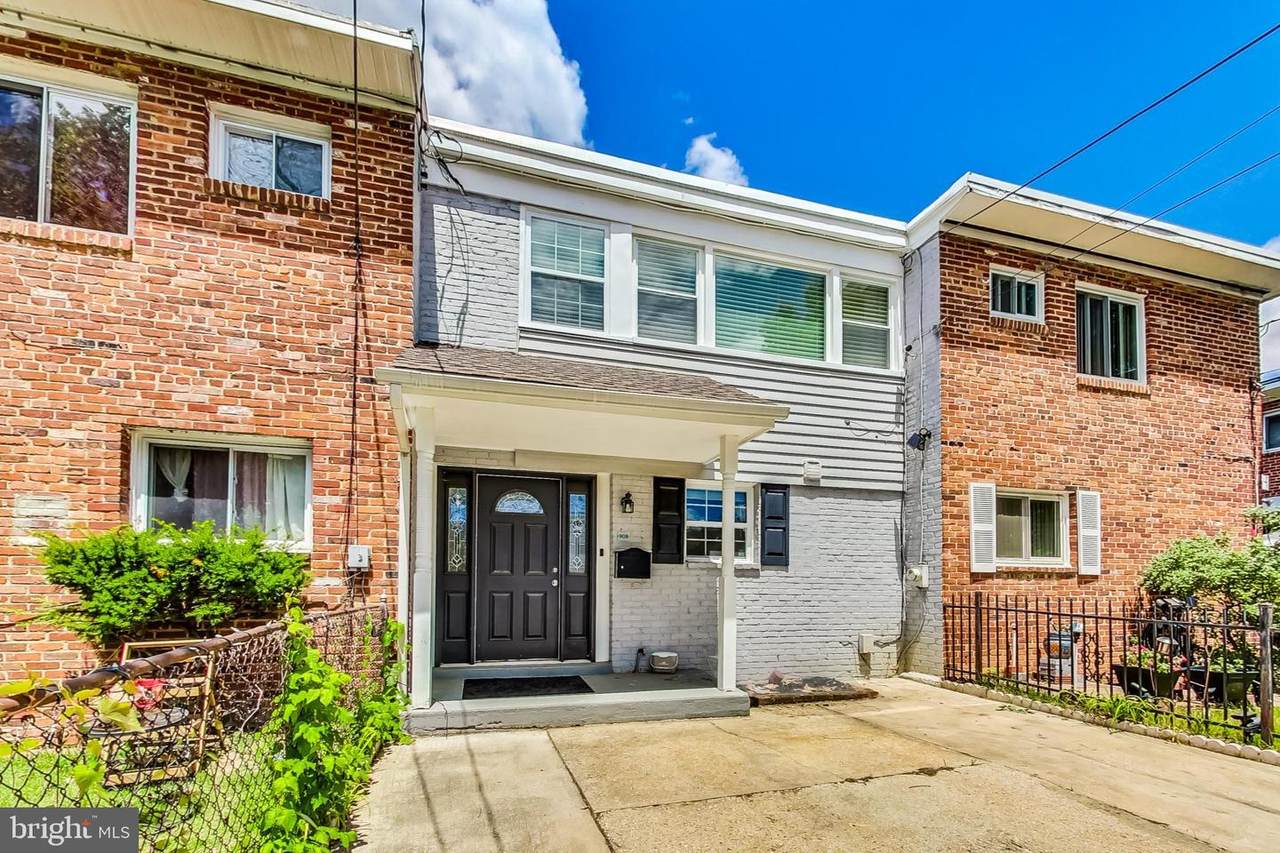 908 Meadows Court - Photo 1