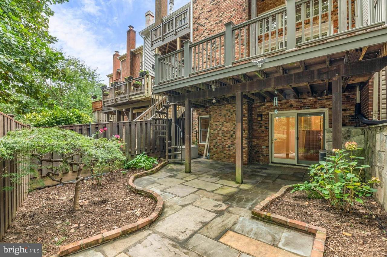 8526 Raglan Road - Photo 1