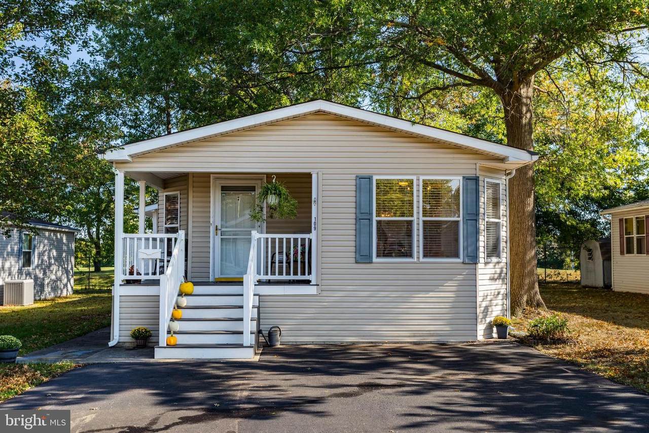 109 Hickory Drive - Photo 1