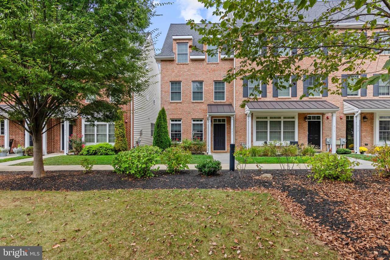 621 Magnolia Court - Photo 1