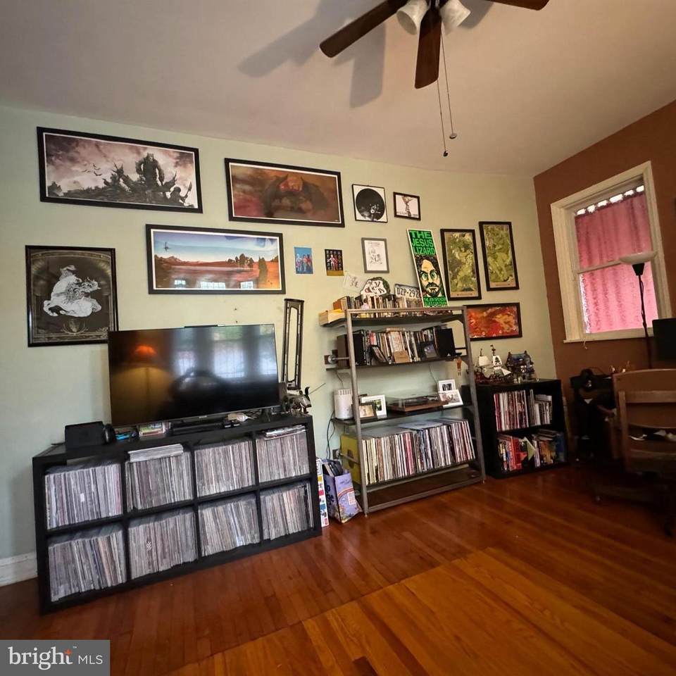 https://bt-photos.global.ssl.fastly.net/brightmls/orig_boomver_4_804189352228-2.jpg