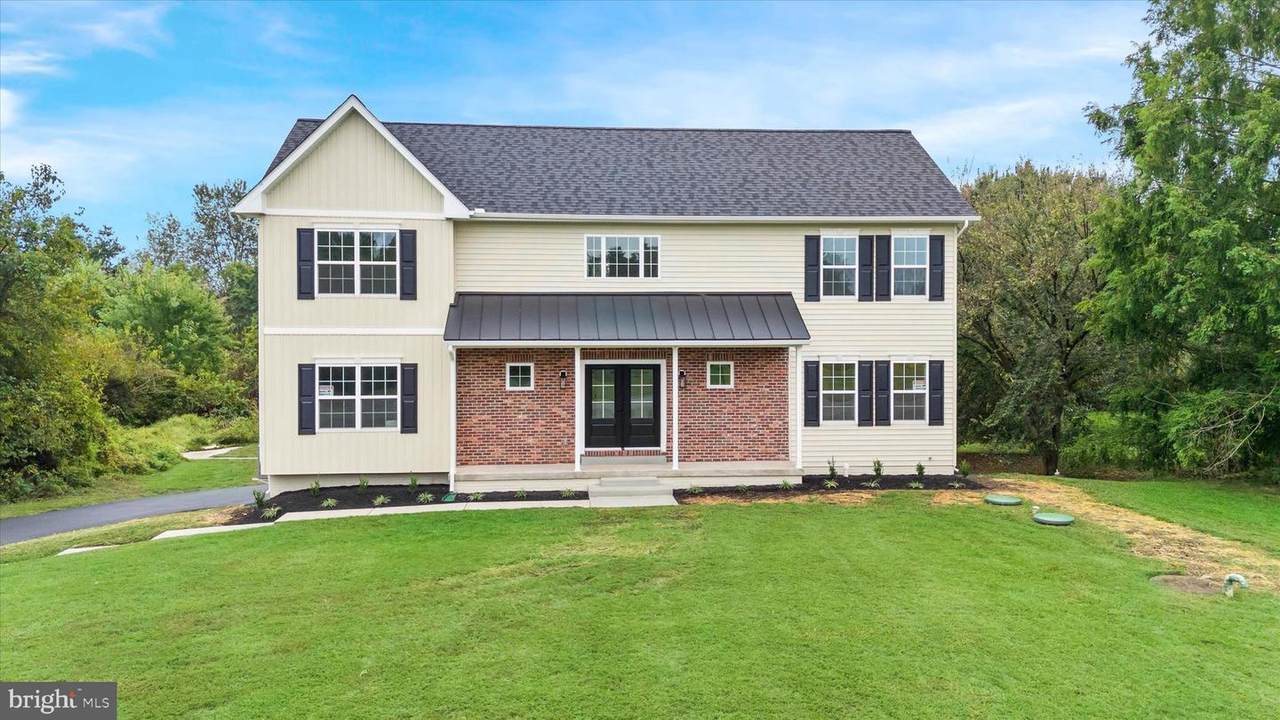 704 Bullen - Photo 1