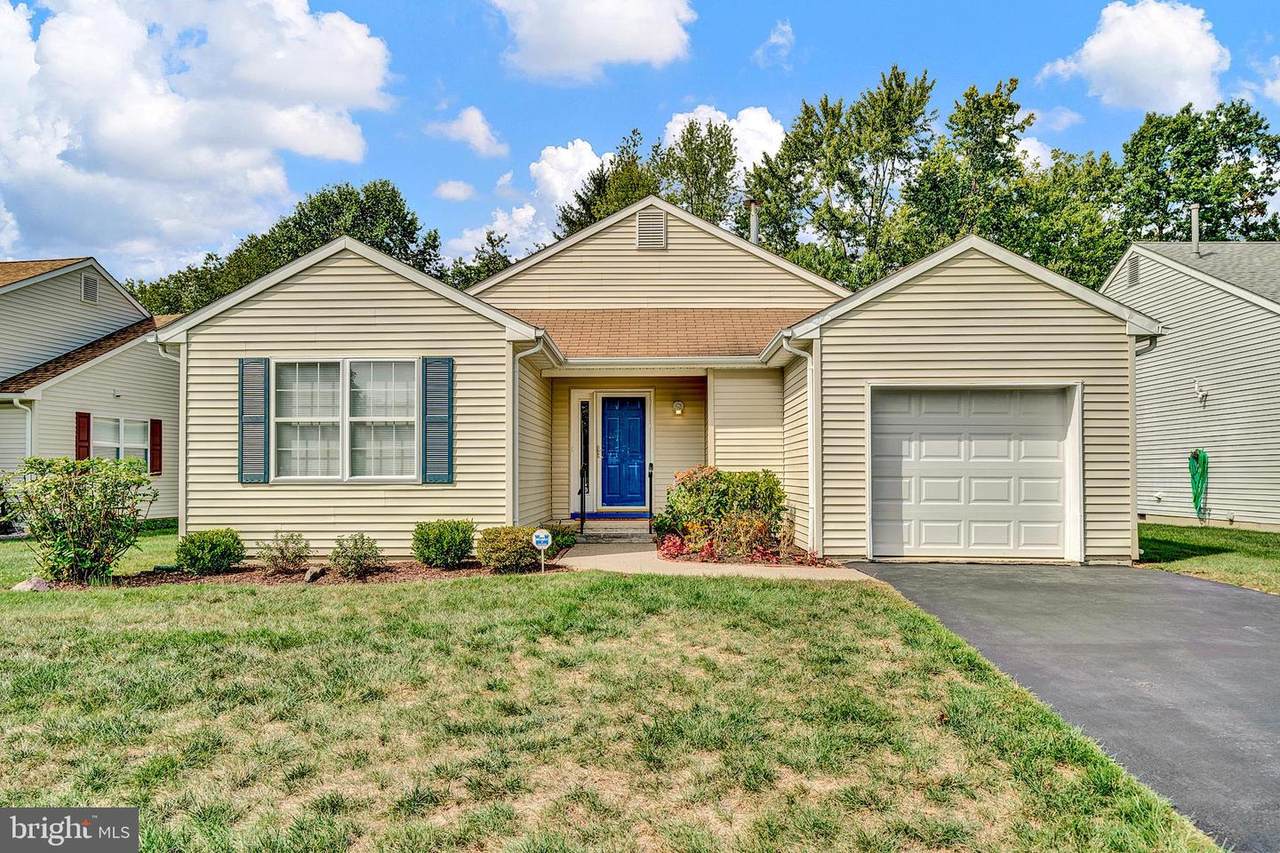 6 Holiday Court - Photo 1