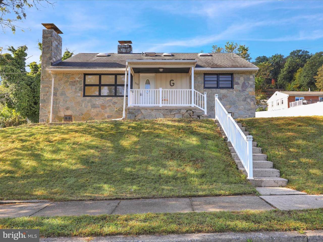 320 Hillside Drive - Photo 1