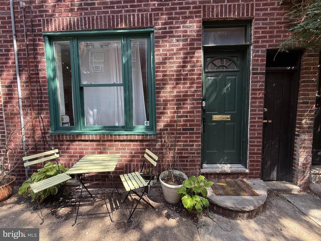 913 League Street - Photo 1