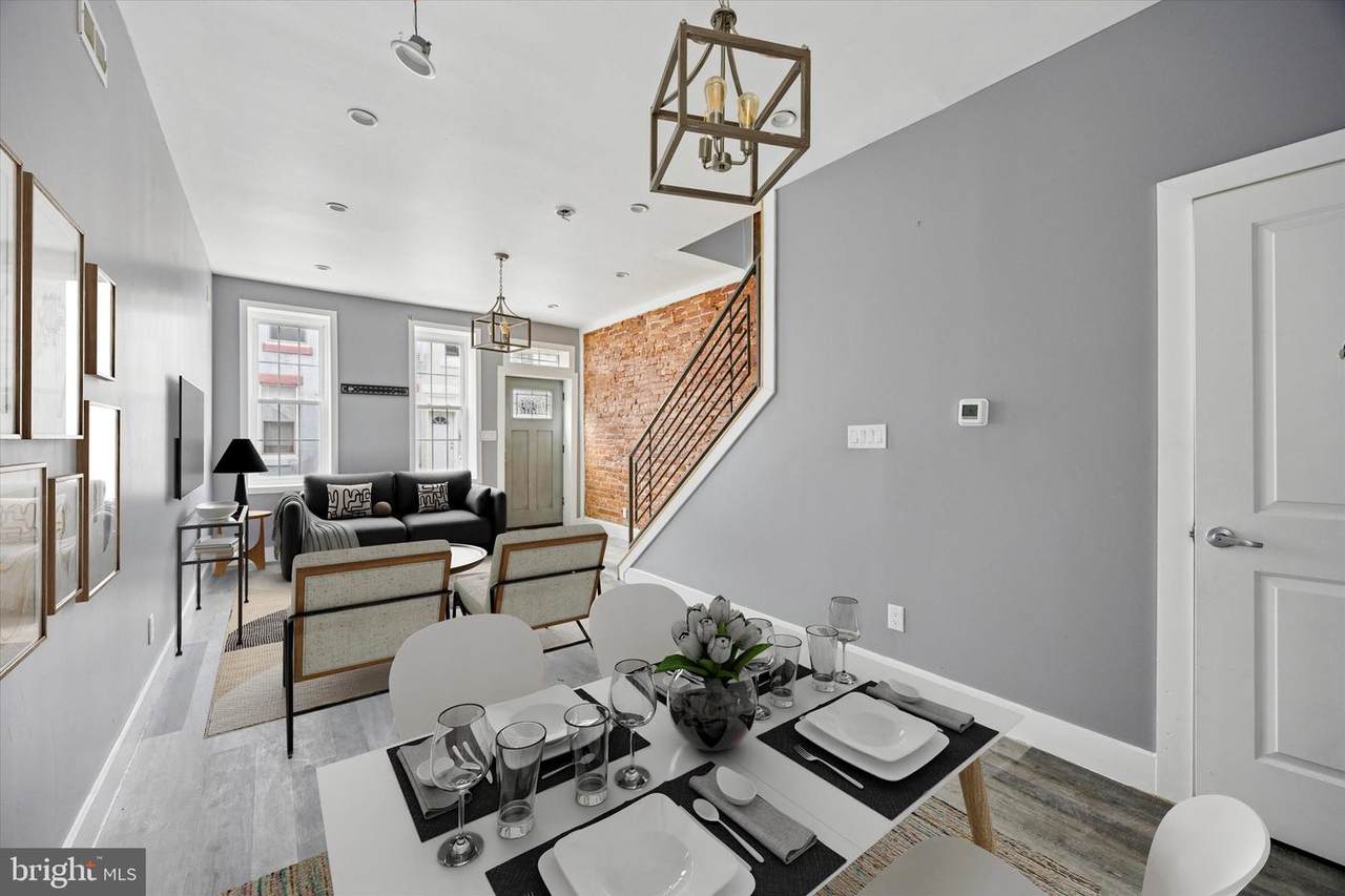 2513 Douglas Street - Photo 1