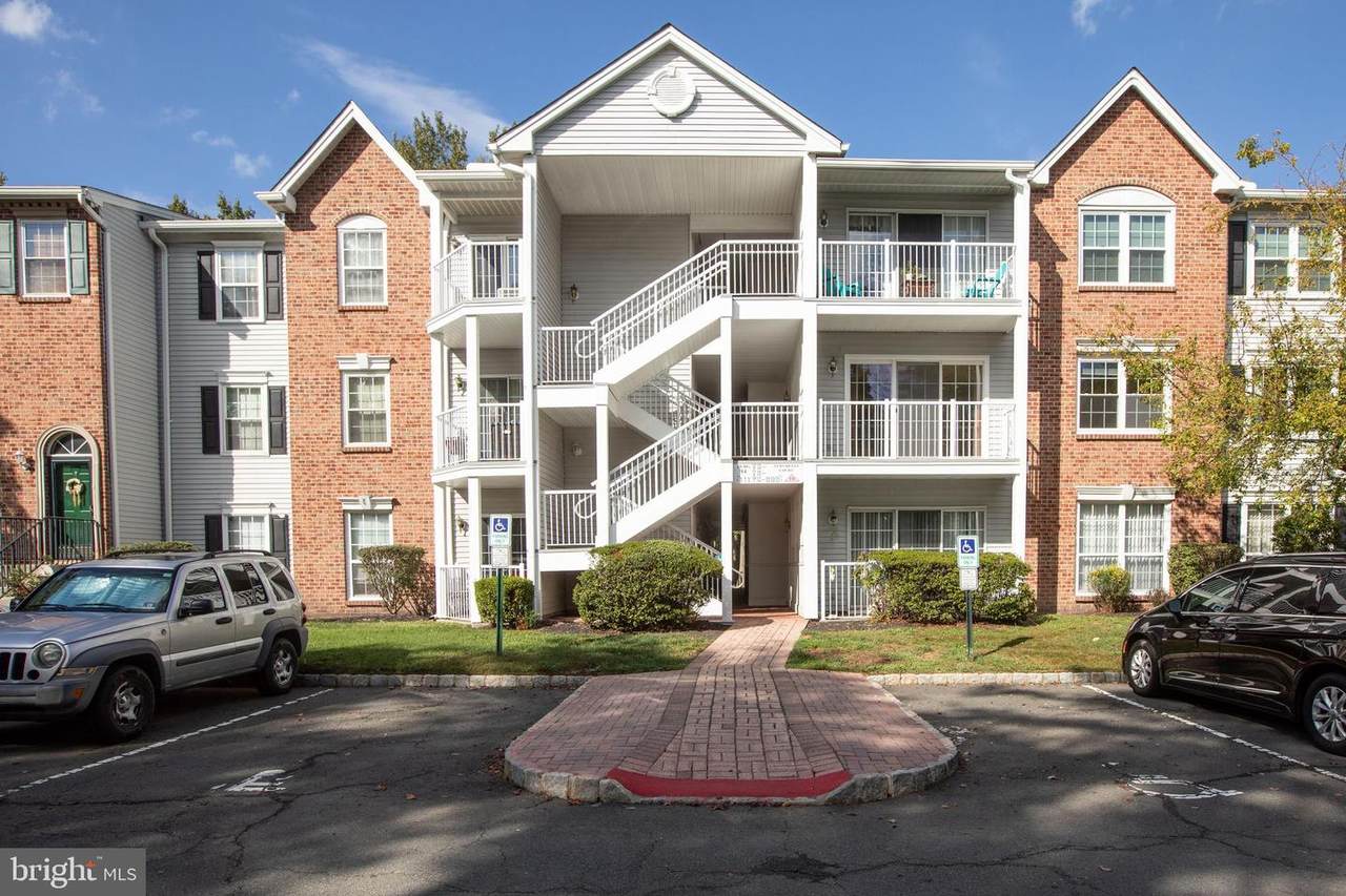 15 Versailles Court - Photo 1