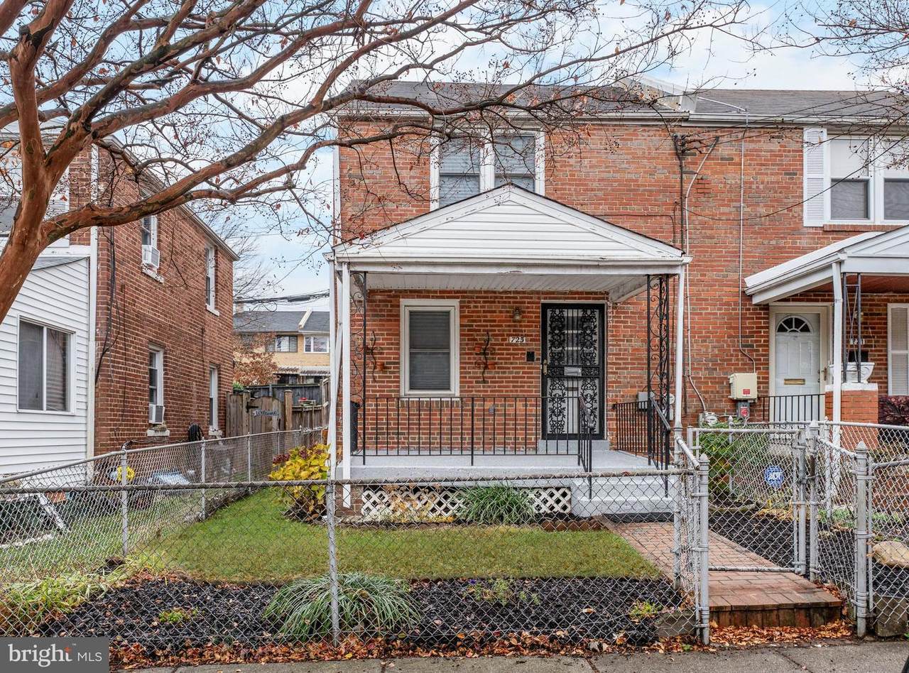 723 Emerson Street - Photo 1