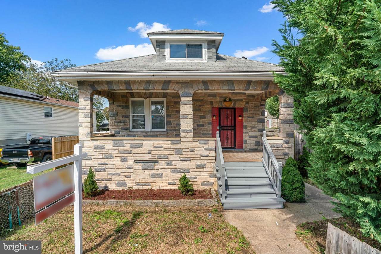 222 Townsend Avenue - Photo 1