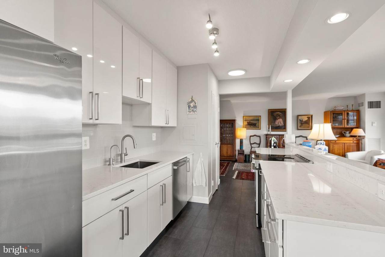 400 Madison Street - Photo 1