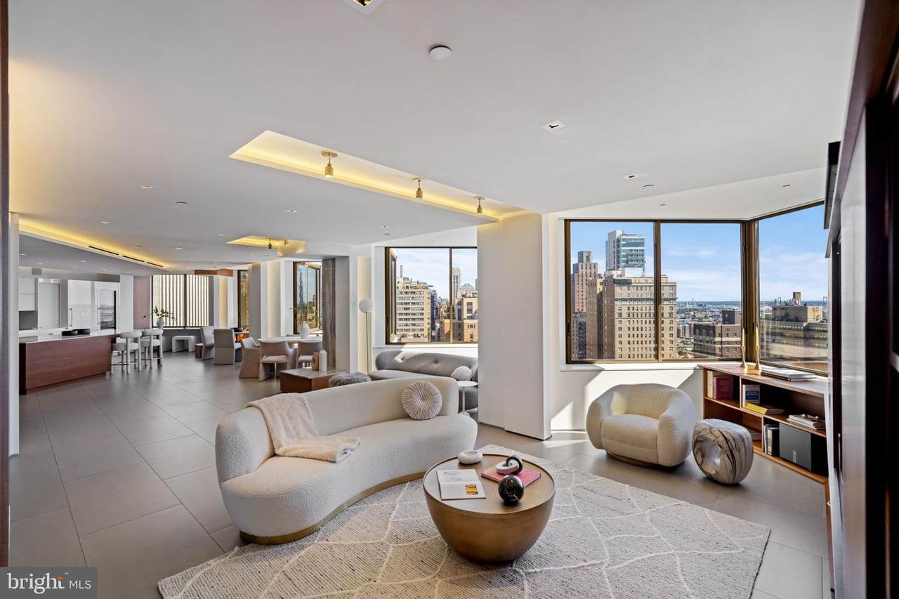 210 Rittenhouse Square - Photo 1