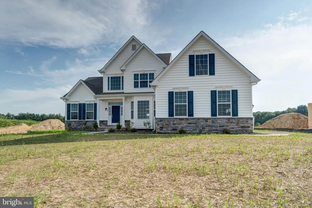 211 Laks Court - Photo 1