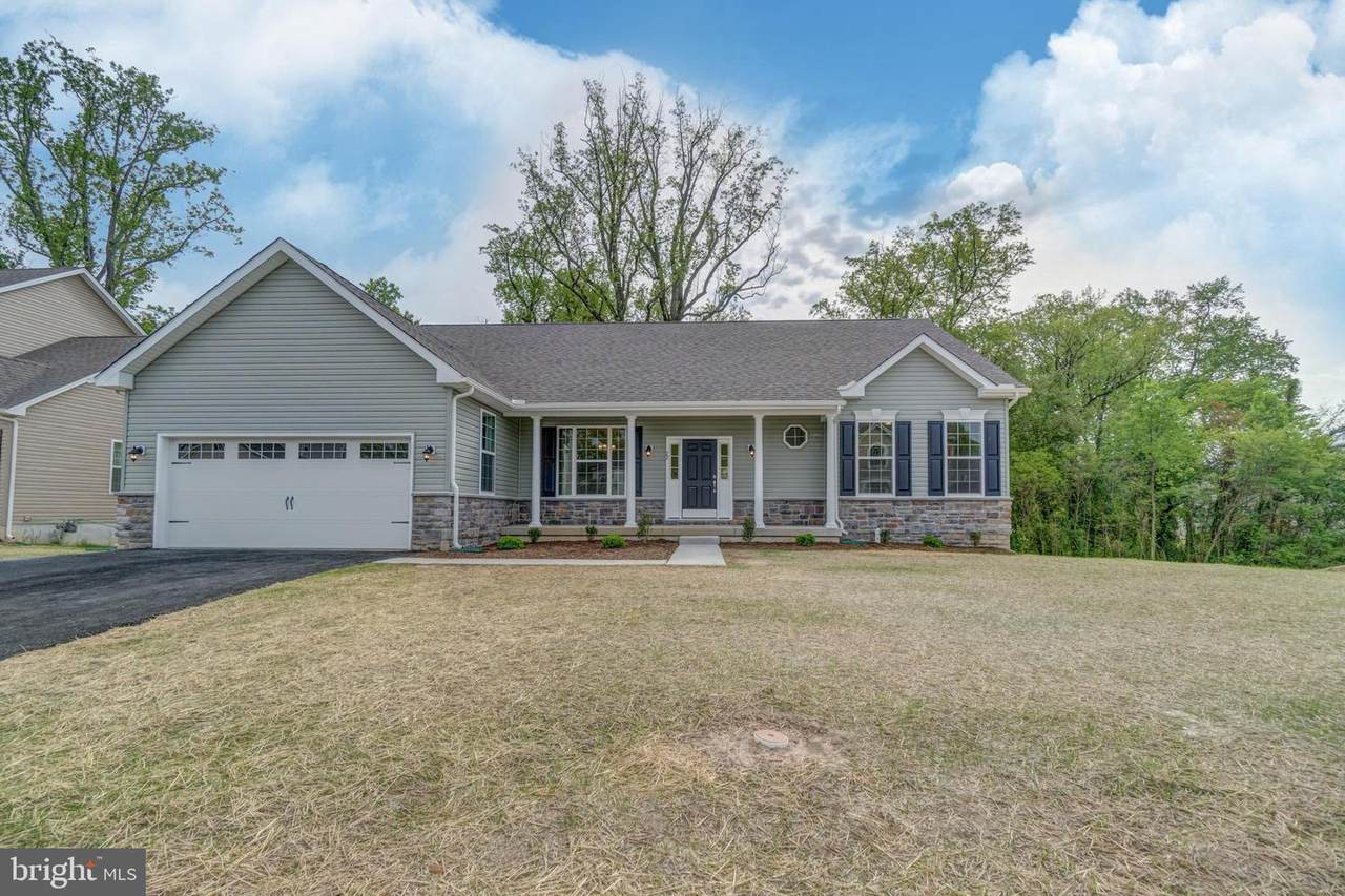 211 Laks Court - Photo 1