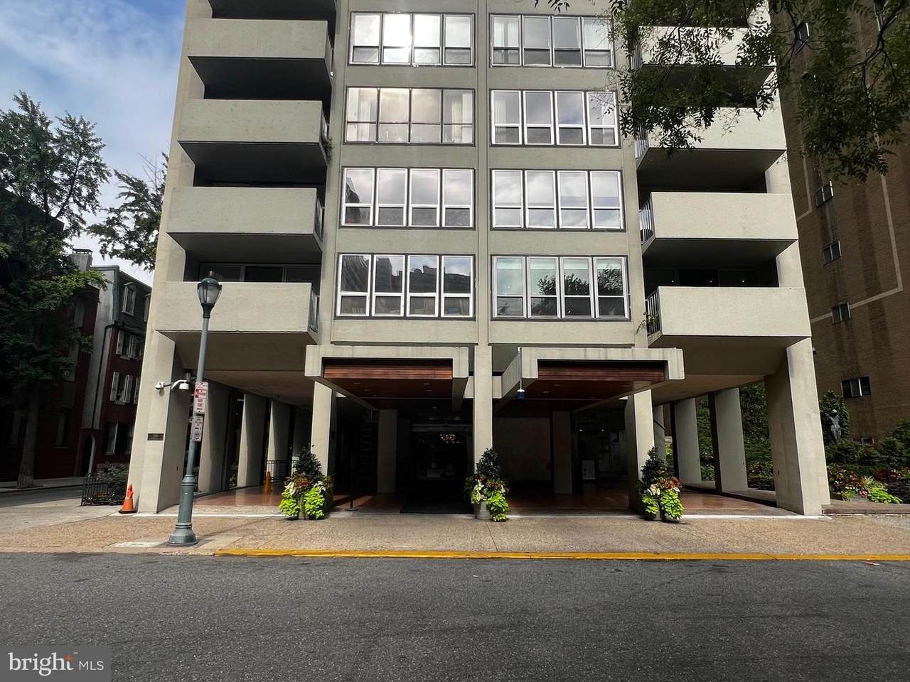 224-30 Rittenhouse Square - Photo 1