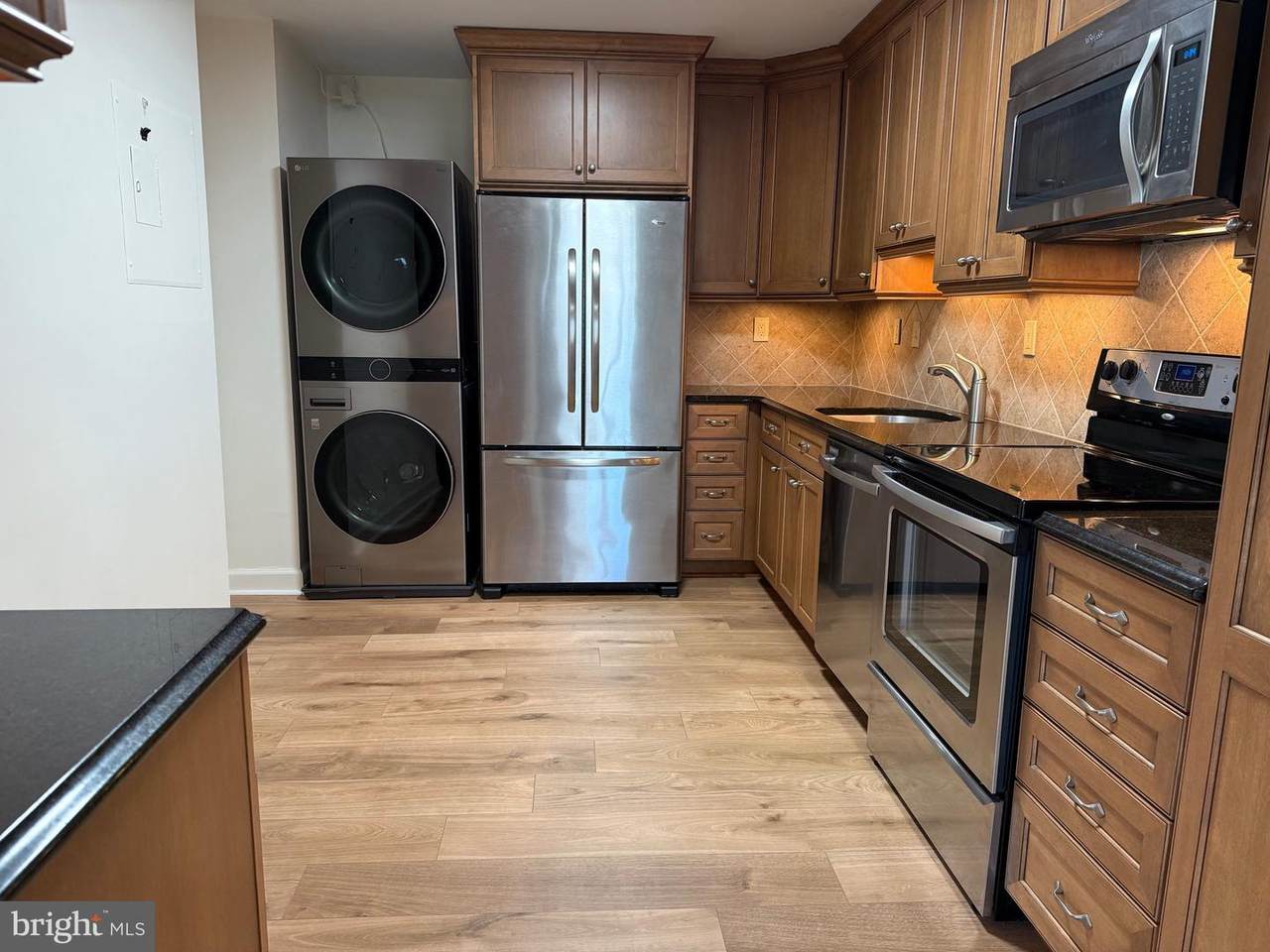 309 Yoakum Parkway - Photo 1