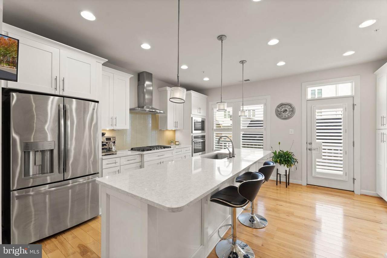 1137 Monroe Street - Photo 1