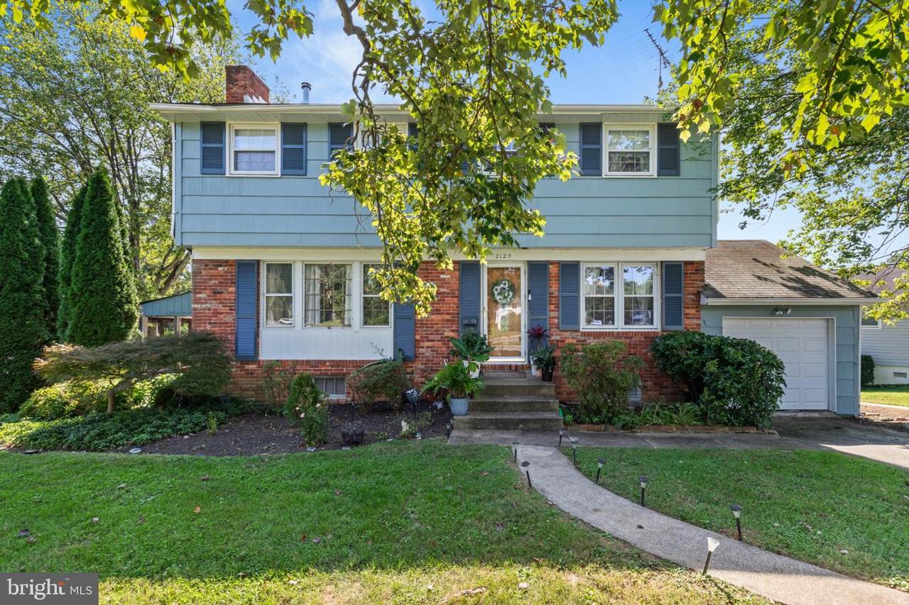 2125 Folkstone Road - Photo 1