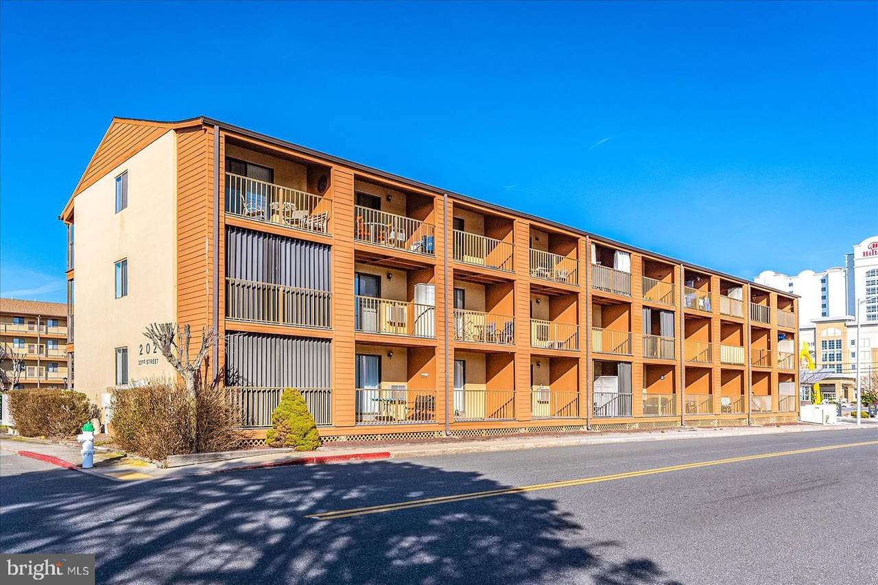 202 32ND Street - Photo 1