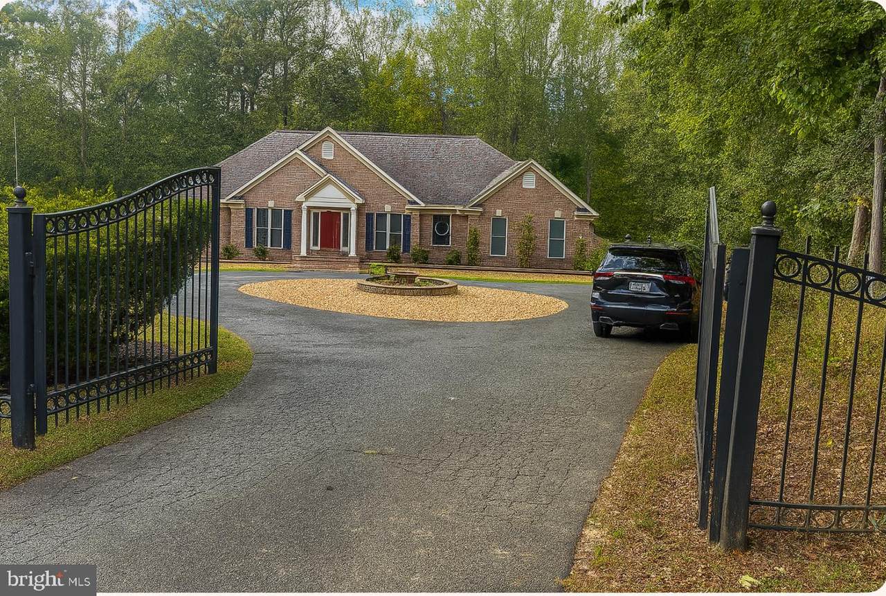 60 Longwood Drive - Photo 1