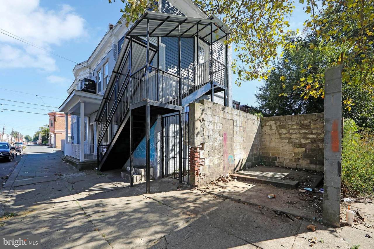 1575 Louis Street - Photo 1