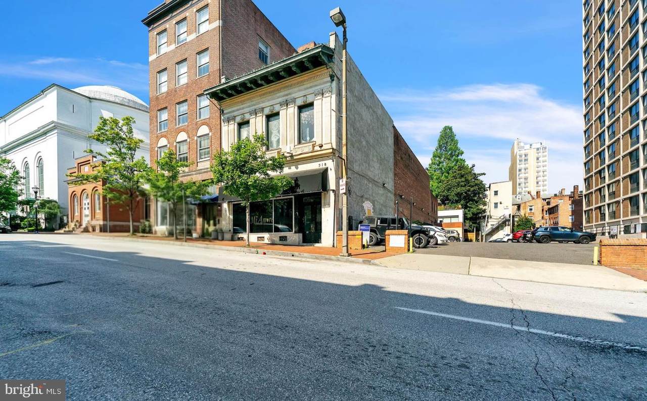 518 Charles N - Photo 1