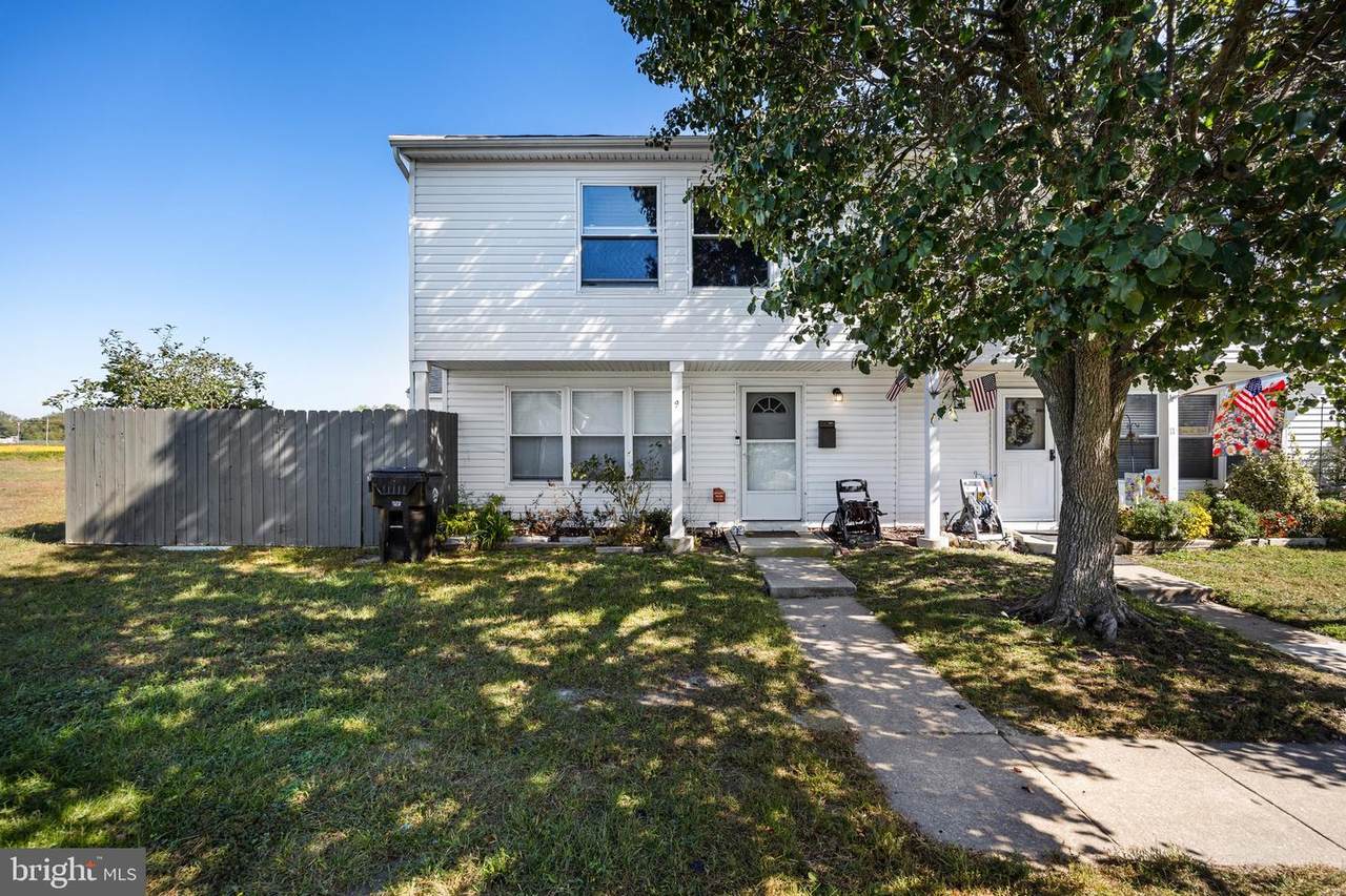 9 Lawrence Court - Photo 1