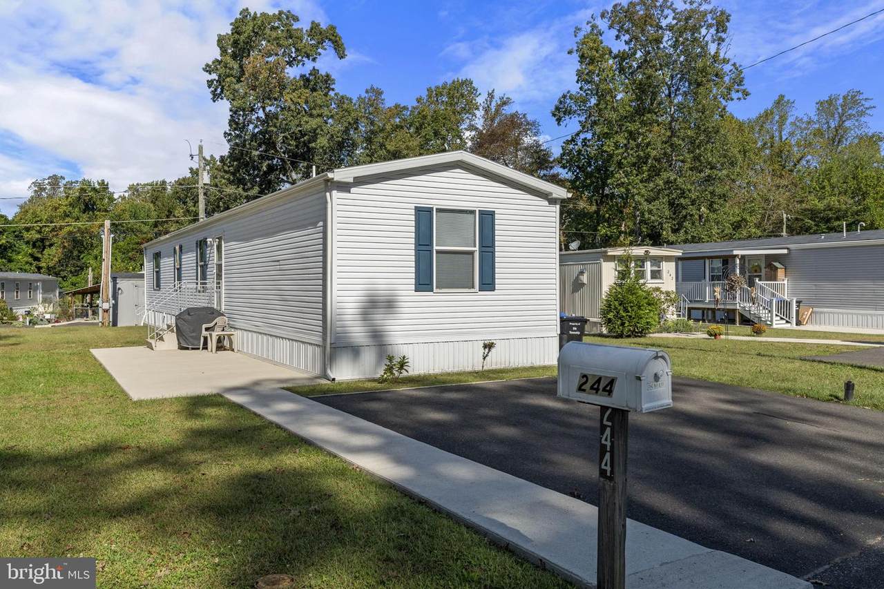 244 Iris Road - Photo 1