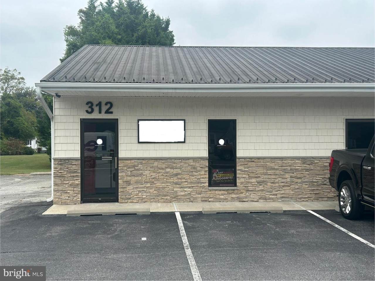 312 Stein Highway - Photo 1