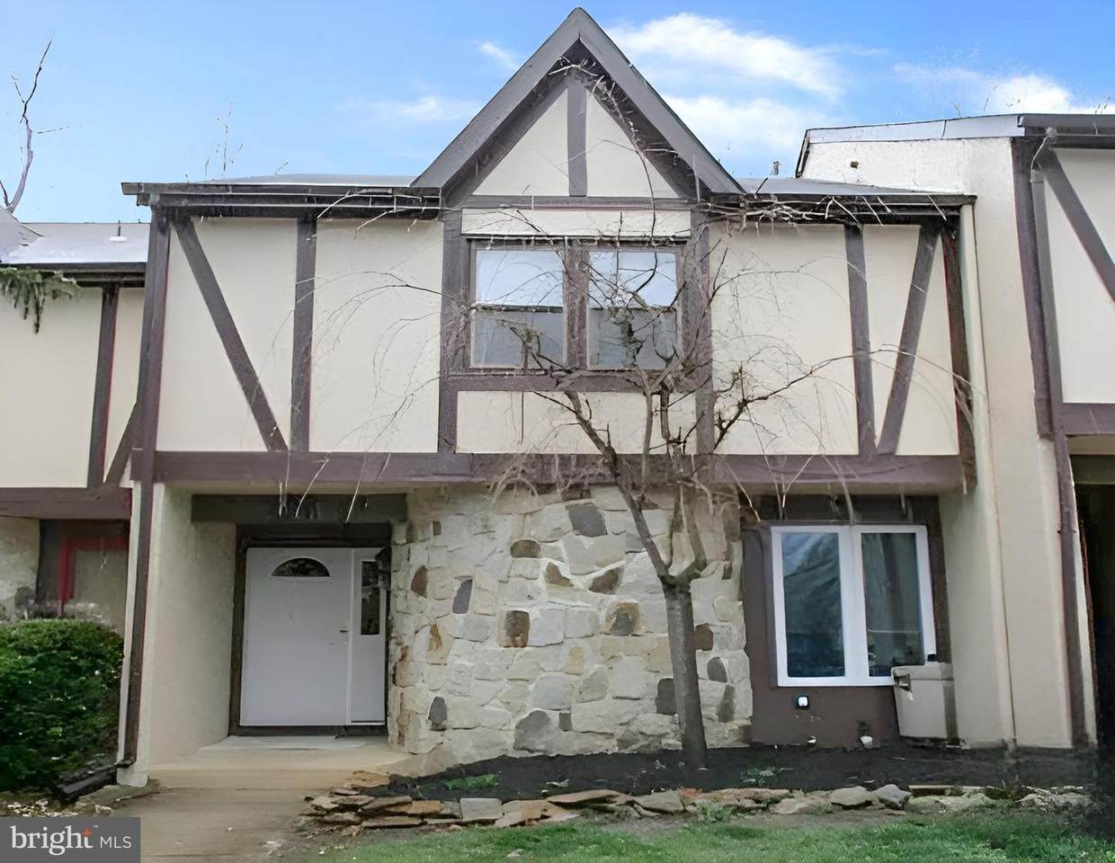 208 Keats Court - Photo 1