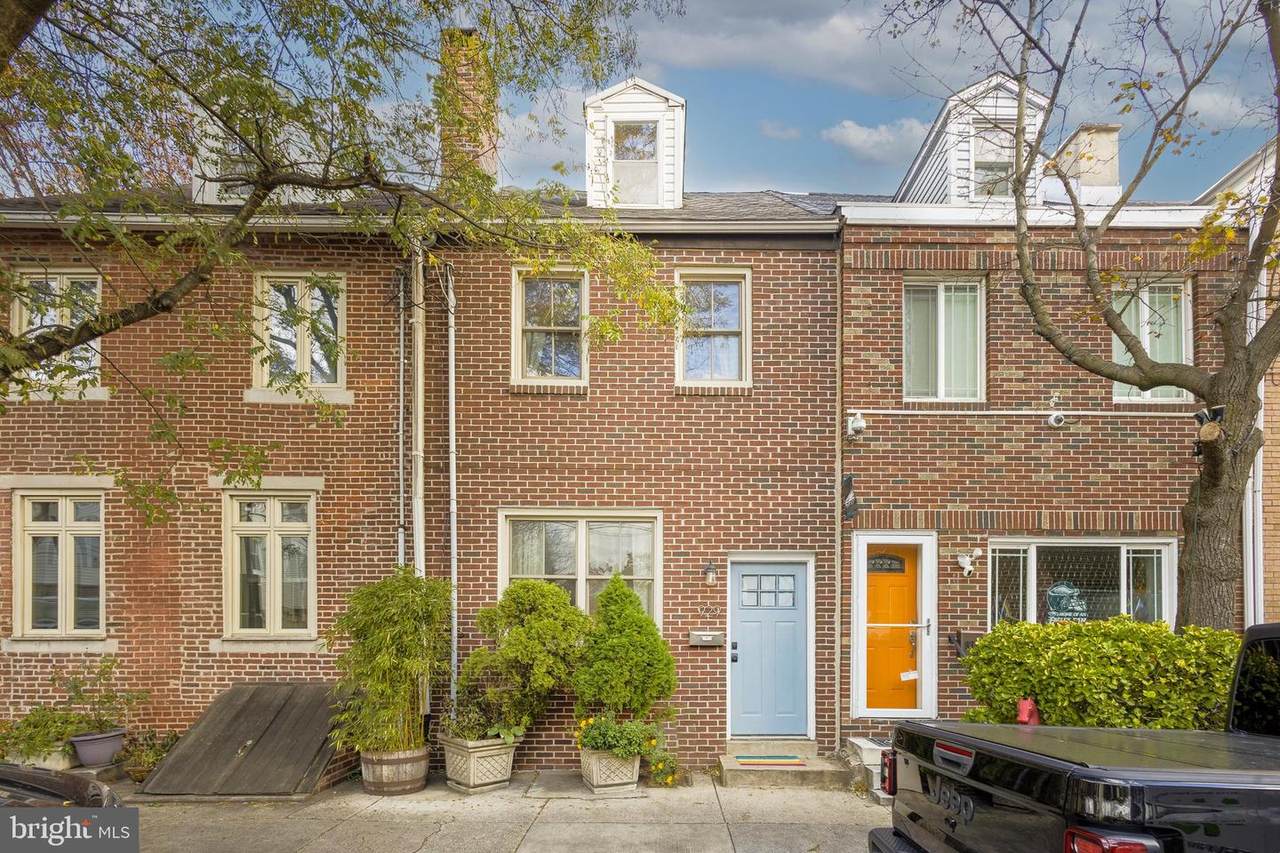 929 6TH Street - Photo 1