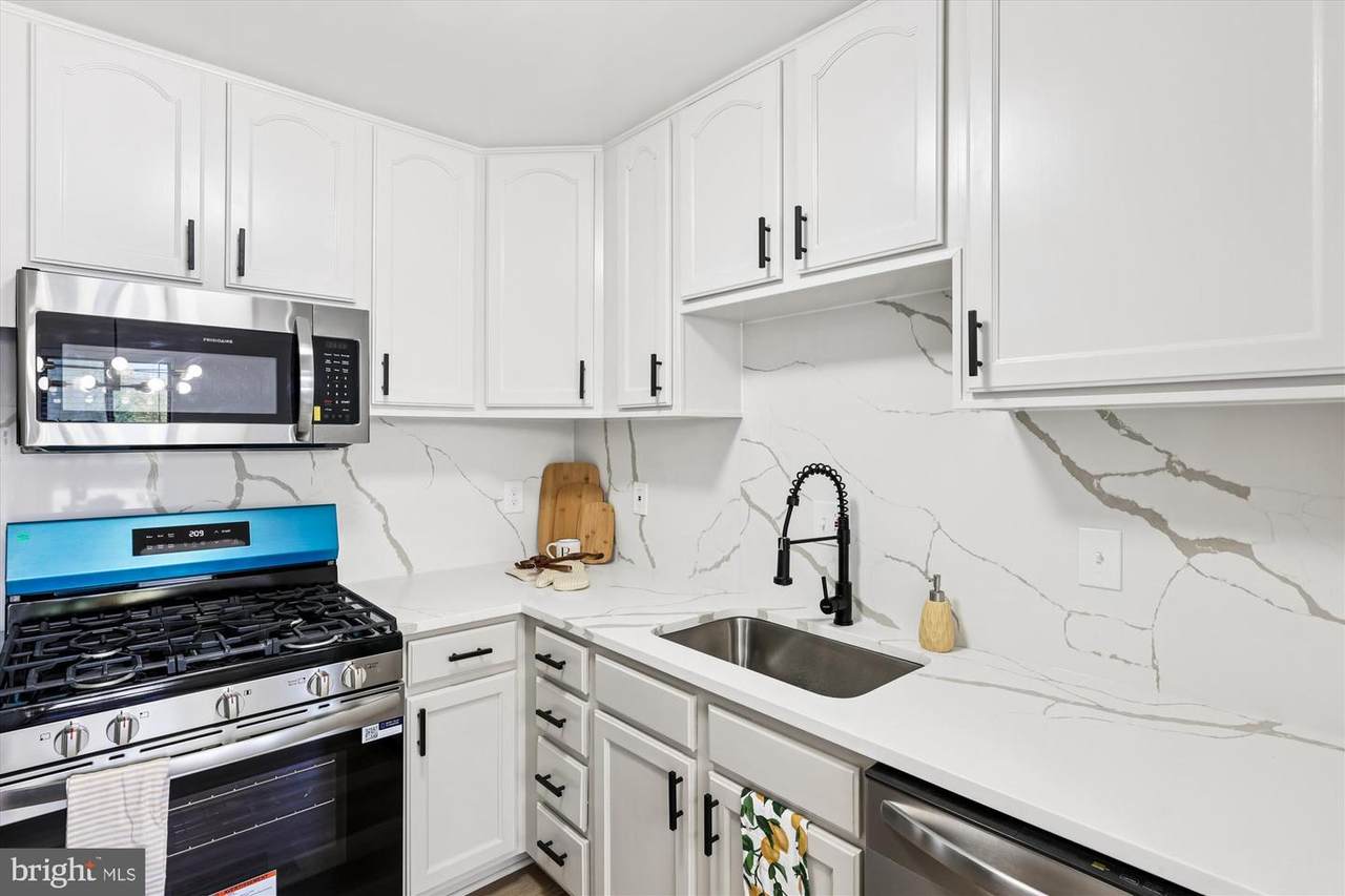 1731 Gainesville Street - Photo 1