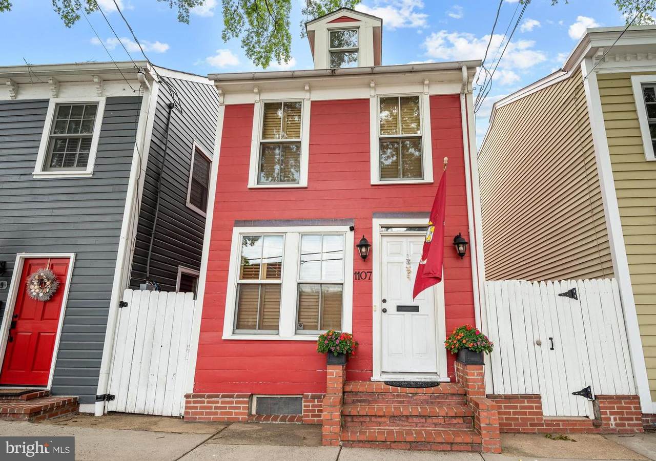 1107 Queen Street - Photo 1