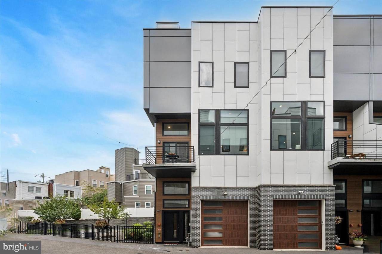 2537 Graduate Square - Photo 1