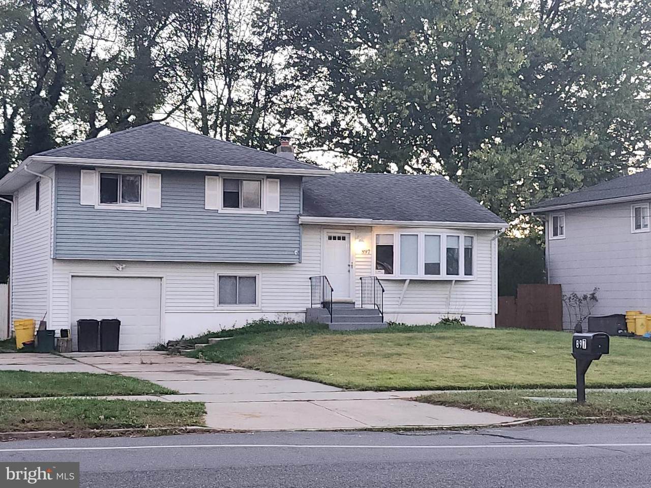 897 Estates Boulevard - Photo 1