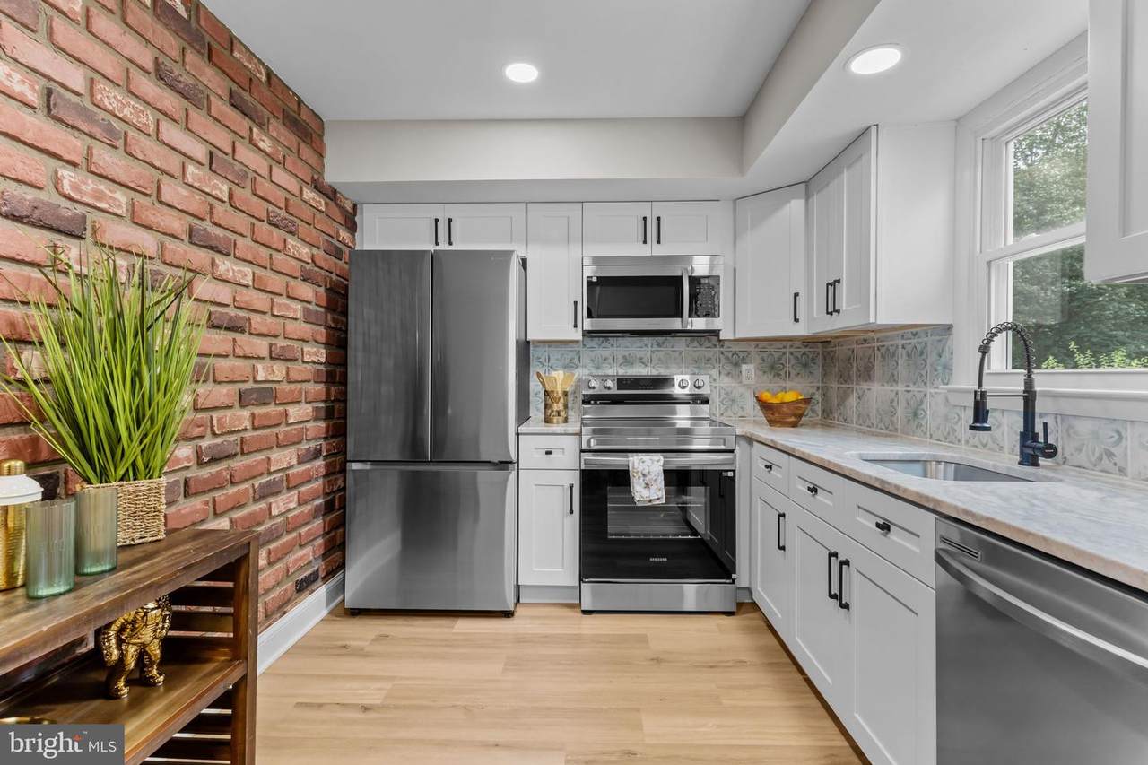 387 Larchwood Avenue - Photo 1