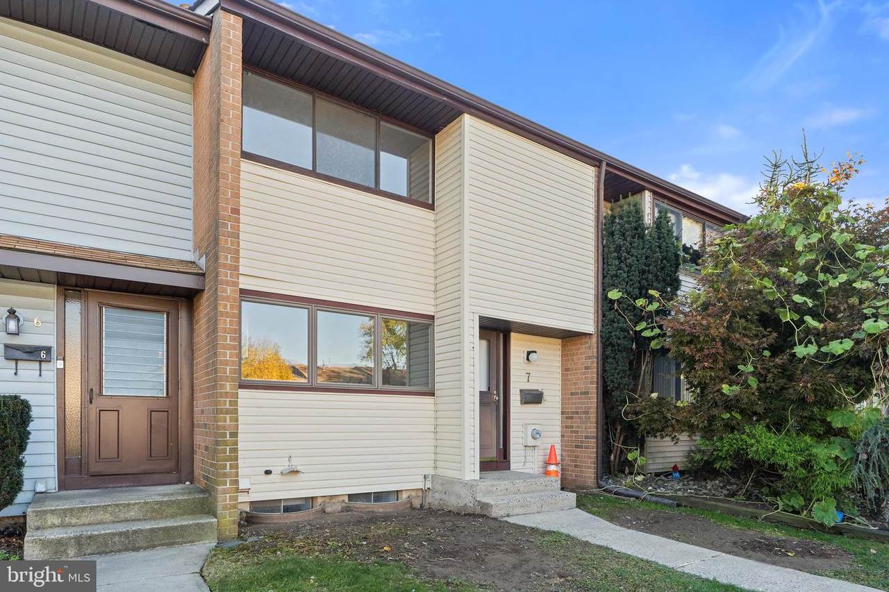 7 Twin Rivers Dr N - Photo 1