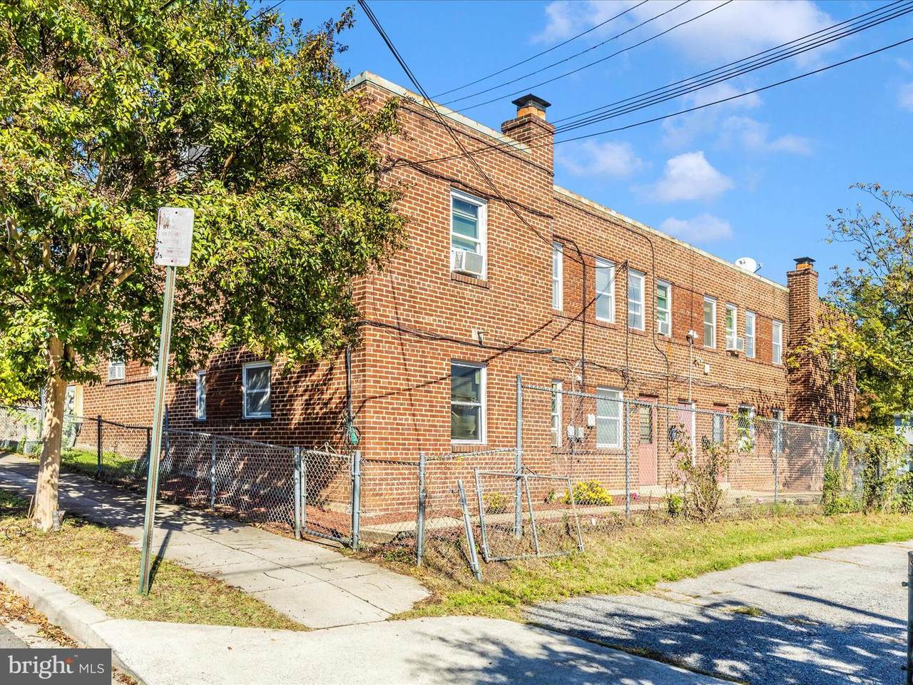 825 48TH Place - Photo 1