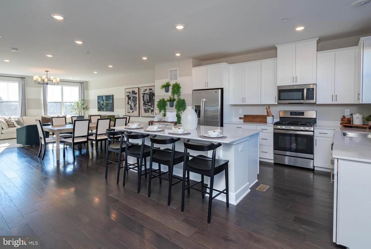 107 Lois Seruby Dr - Photo 1